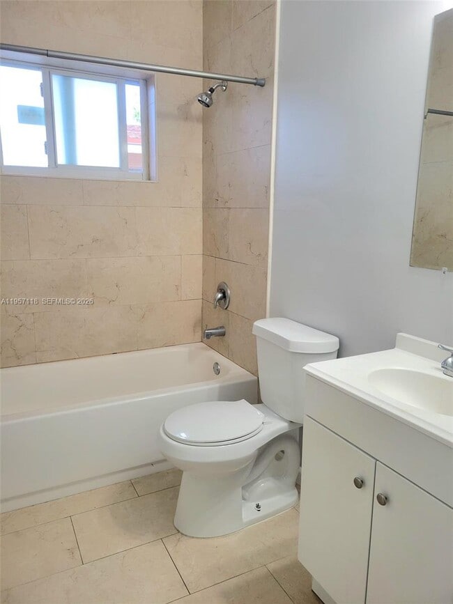 Building Photo - 1155 NE 113th St