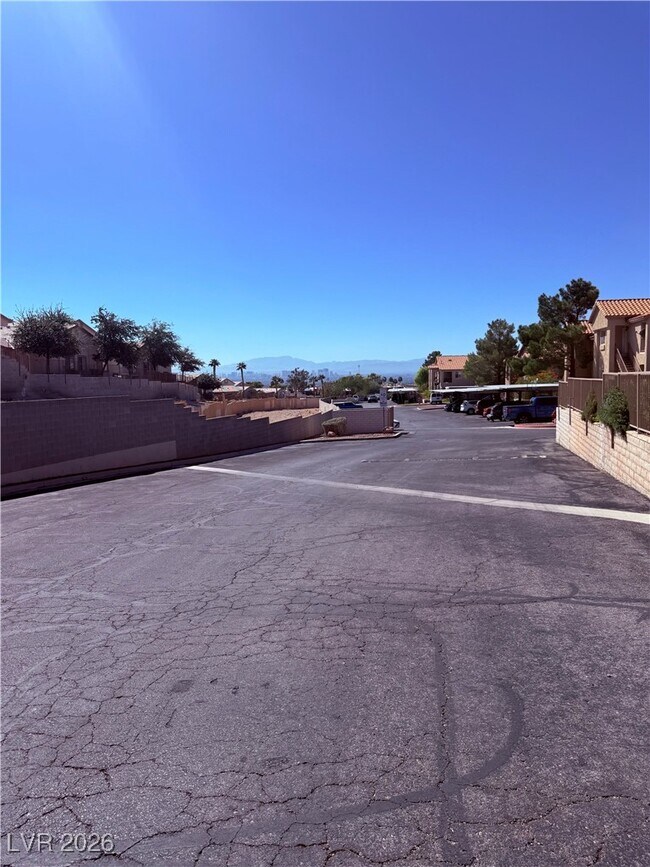 Building Photo - 2110 Los Feliz St