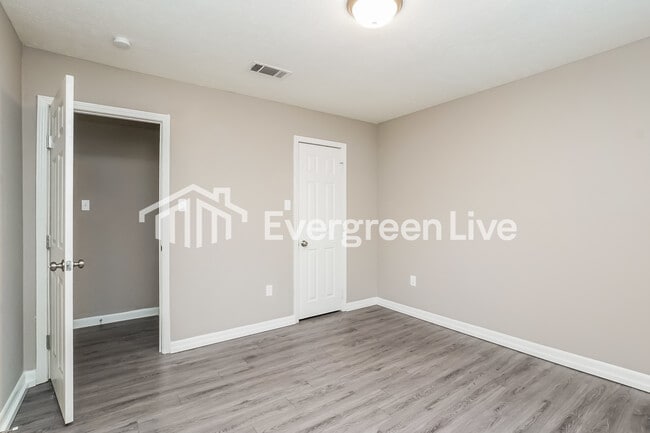 Building Photo - 102 Brookhill Cove