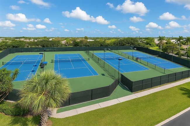 Building Photo - 4200 Hillcrest Dr