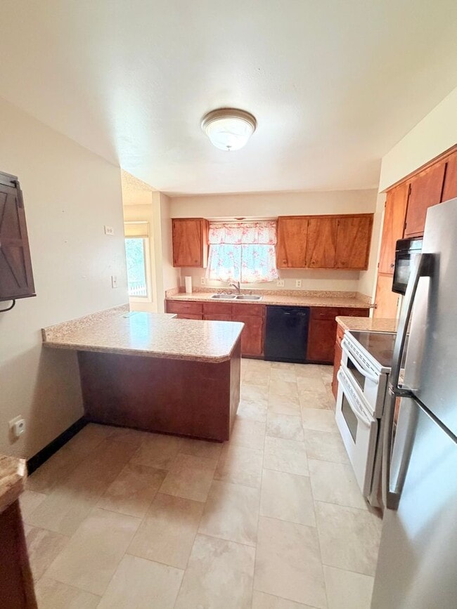 Building Photo - 433 Beaverhead Ct