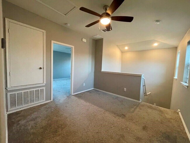 Building Photo - 16612 Brogan Ln