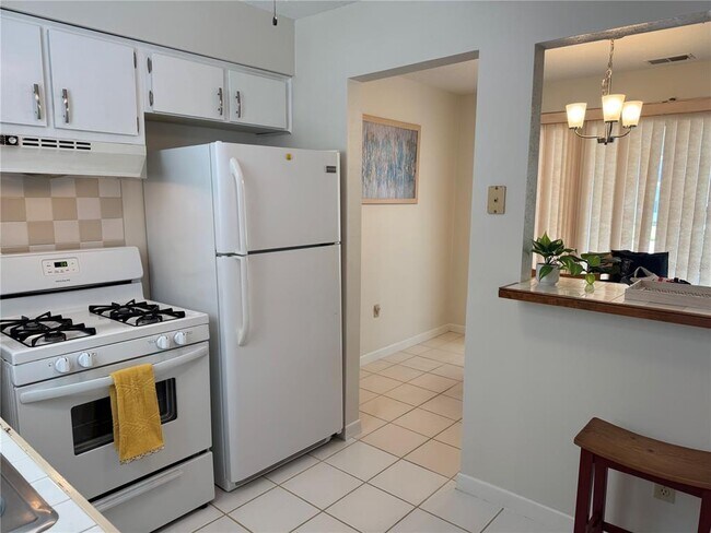 Building Photo - 5107 Park Lake Dr