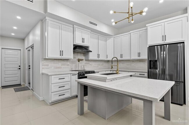 Building Photo - 6836 N 5th St