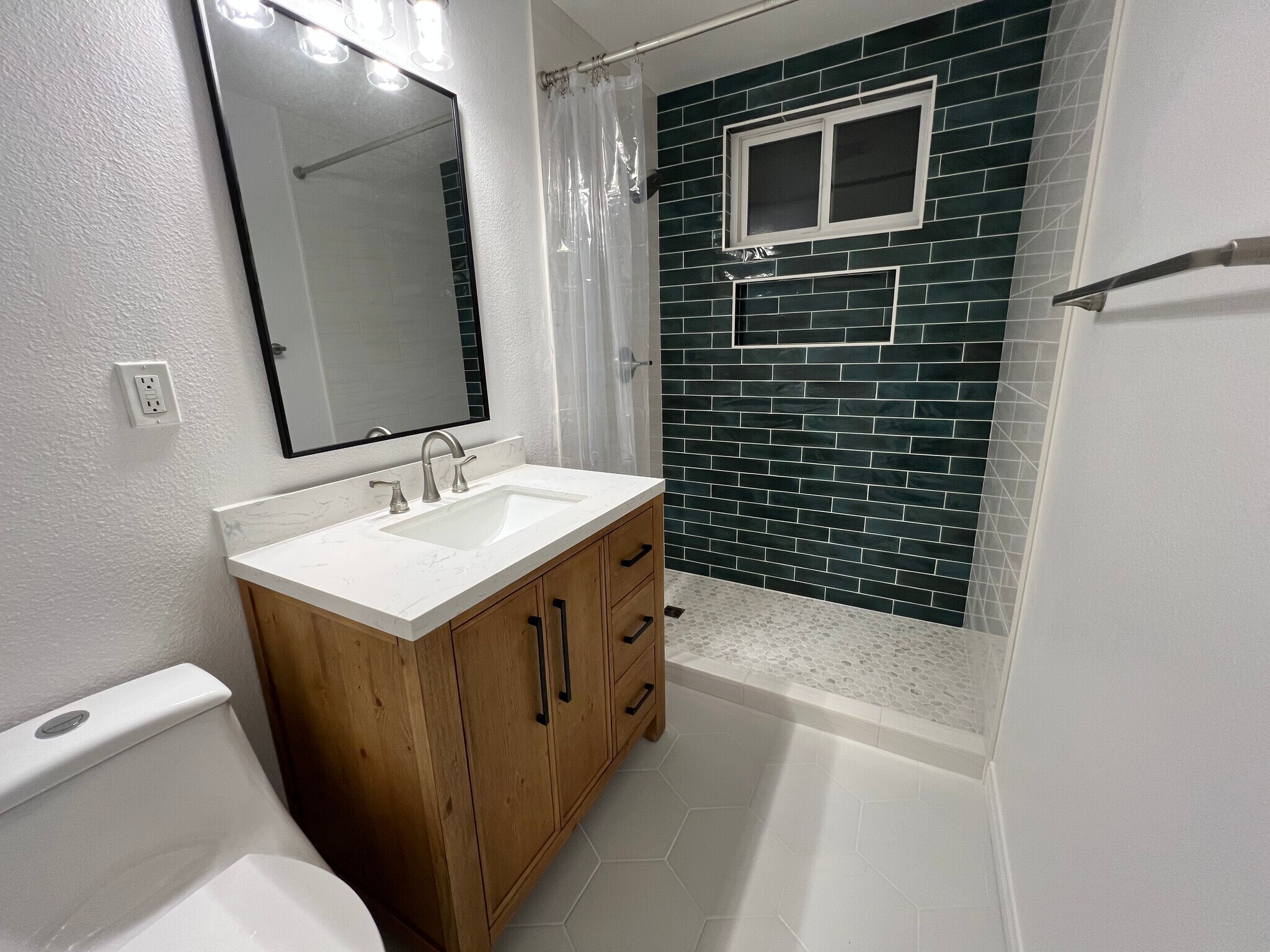 Building Photo - 232 Santa Monica Dr