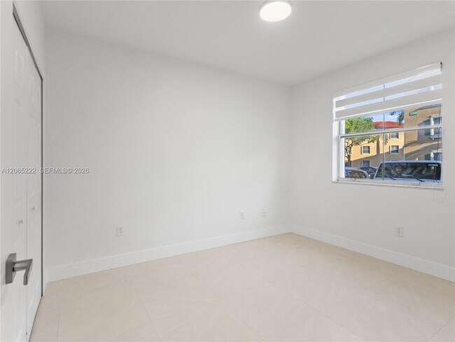 Building Photo - 6420 NW 114th Ave