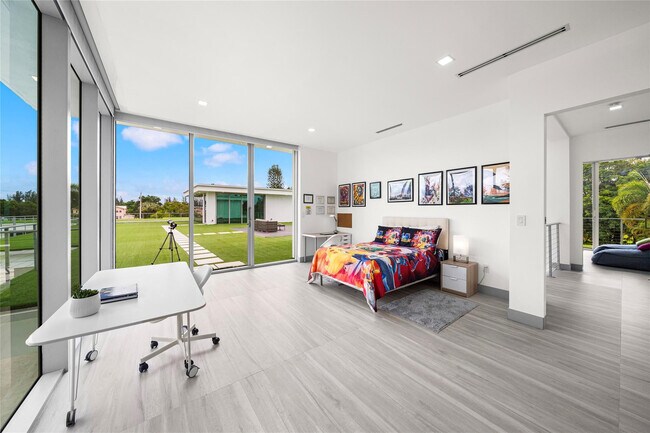 Building Photo - 17250 SW 52nd Ct