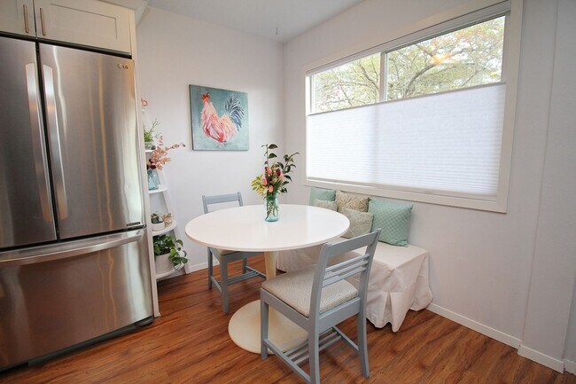 Building Photo - 205 NE 79th Ave