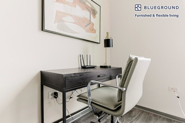 Building Photo - 2340 N California Ave