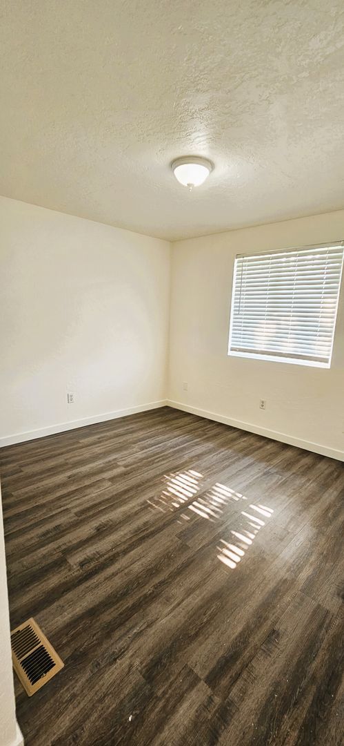 Building Photo - 3 bedroom Post Falls Home with 30x30 Shop