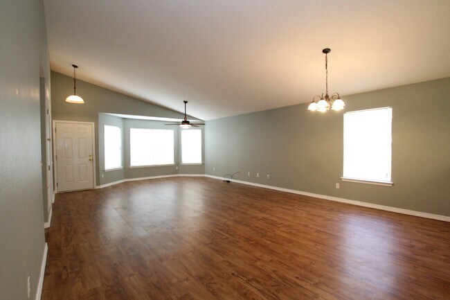 Building Photo - Southwest Pensacola 3BR Home Near NAS Pensacola & Perdido Key with Vaulted Ceilings, Island Kitch...