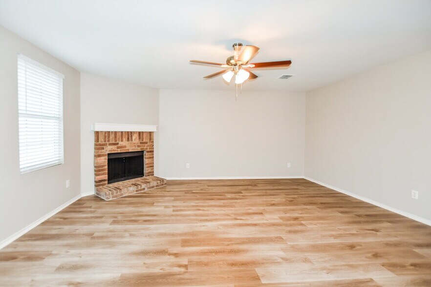Building Photo - 1056 Bumble Bee Dr