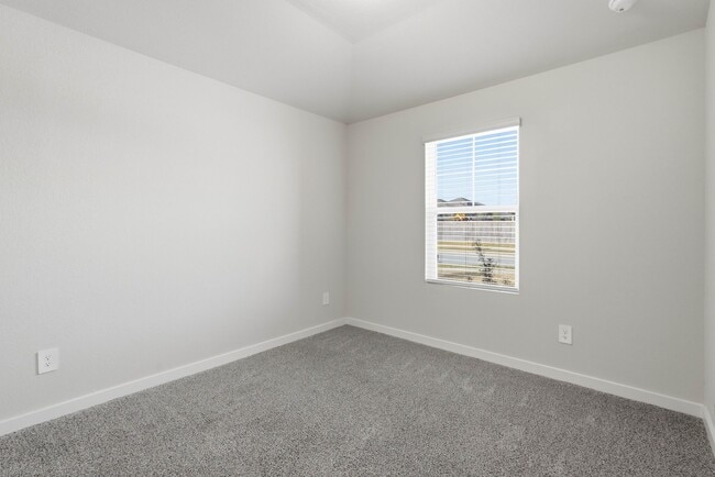 Building Photo - 18037 Martin Pines Dr