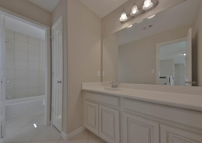 Building Photo - 2211 Dama Dr