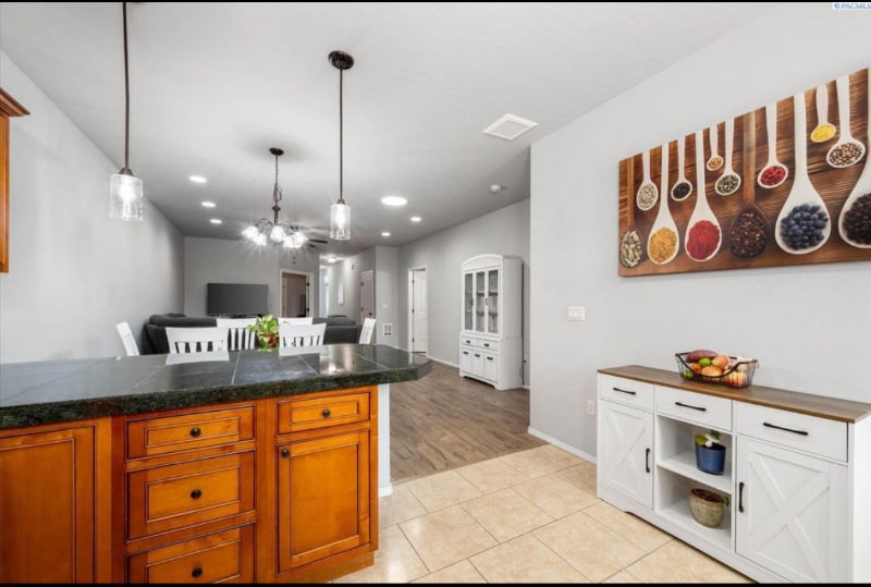 Building Photo - 4215 W 2nd Ave