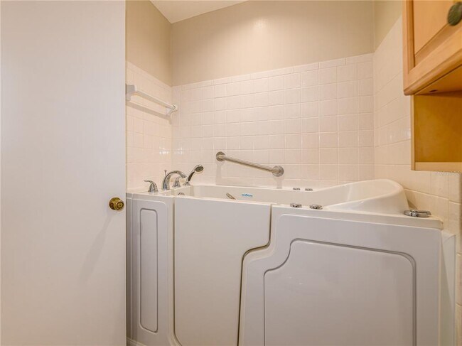 Building Photo - 907 Hillside Terrace