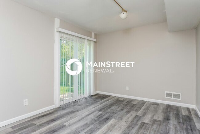 Building Photo - 4 Bedroom Pet-Friendly Home in Ballwin, MO...