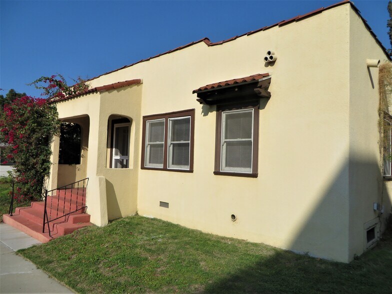 Primary Photo - 323 W Glenoaks Blvd