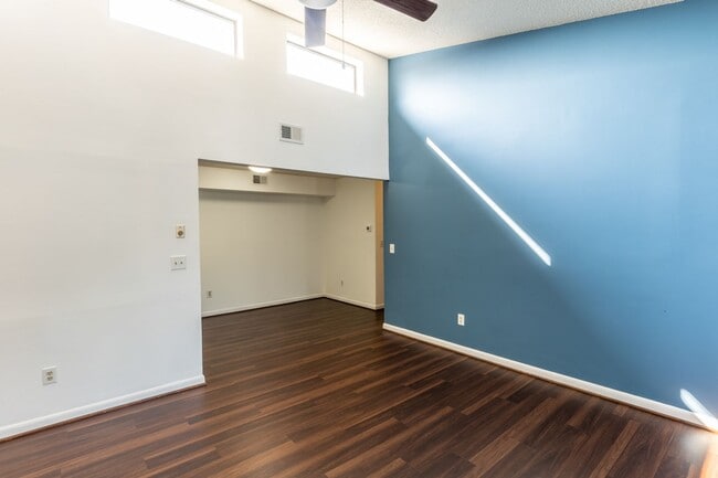 Building Photo - 137 Green Turtle Ln