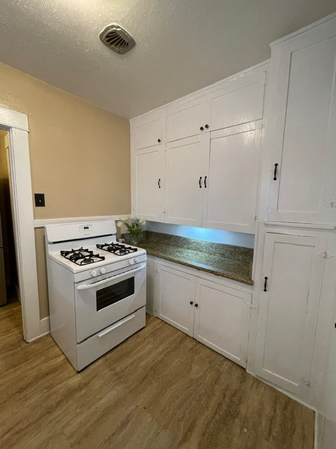 Building Photo - 743 Daisy Ave