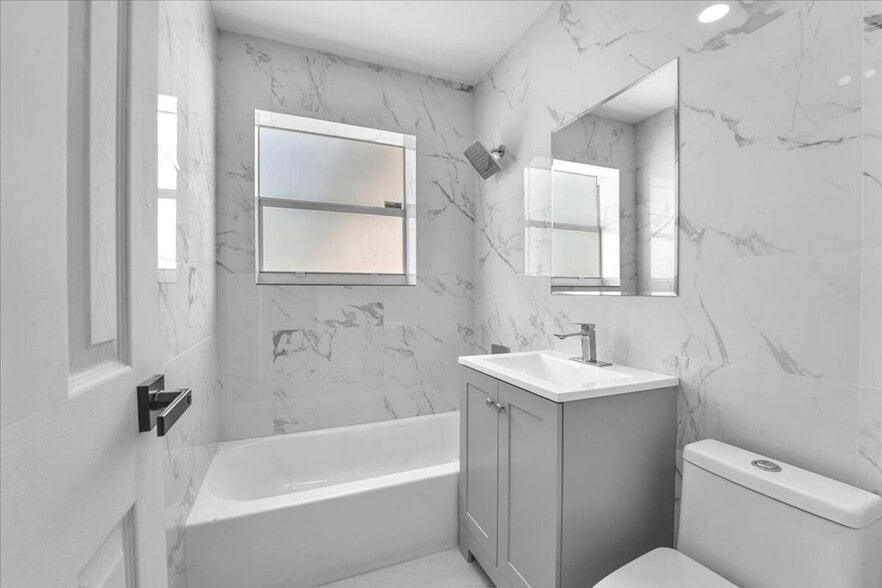 Building Photo - 1208 N 25th Ave