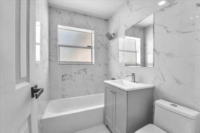 Building Photo - 1208 N 25th Ave