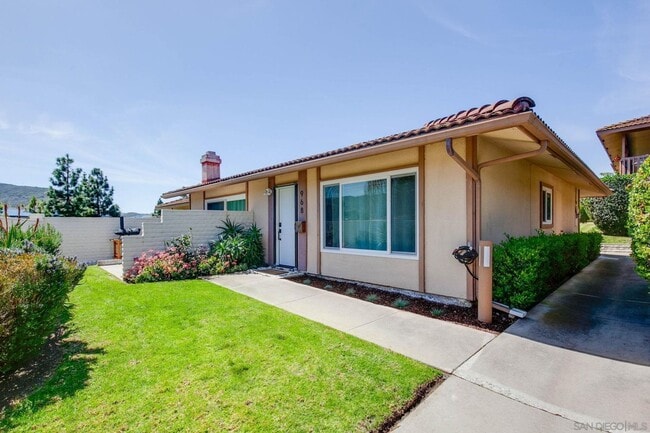Building Photo - Single Level Condo in Lake San Marcos