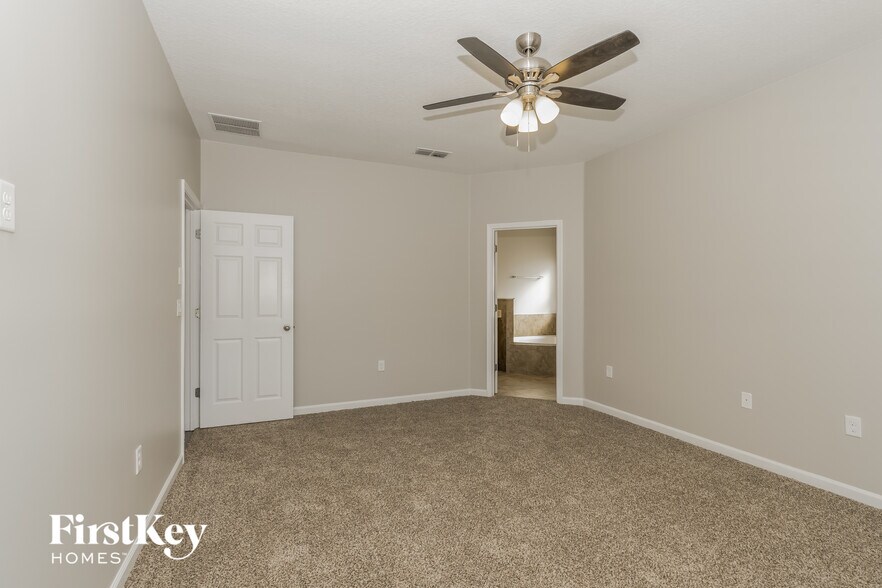 Building Photo - 15717 Spotted Saddle Cir