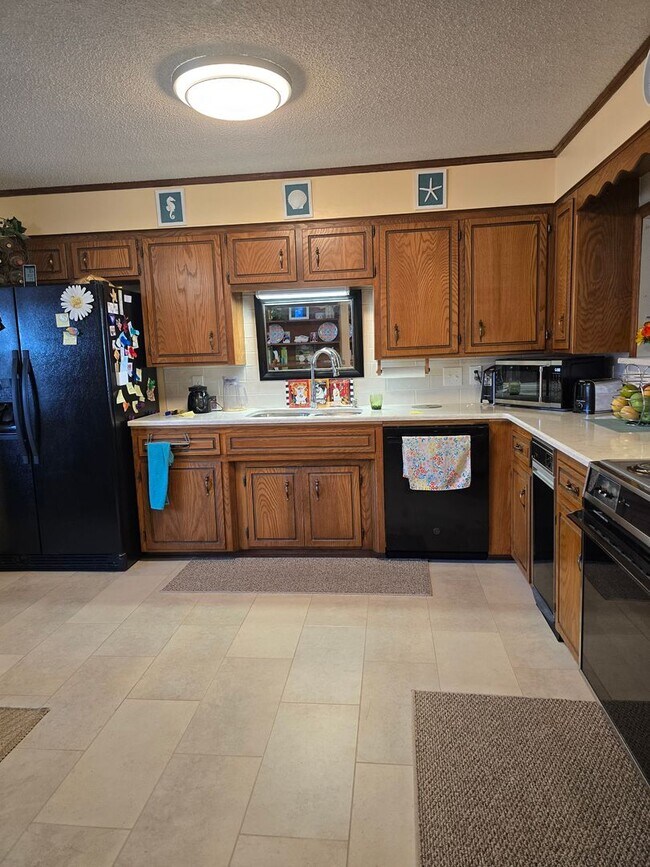 Building Photo - 2/2 Over 55 Condominium Community