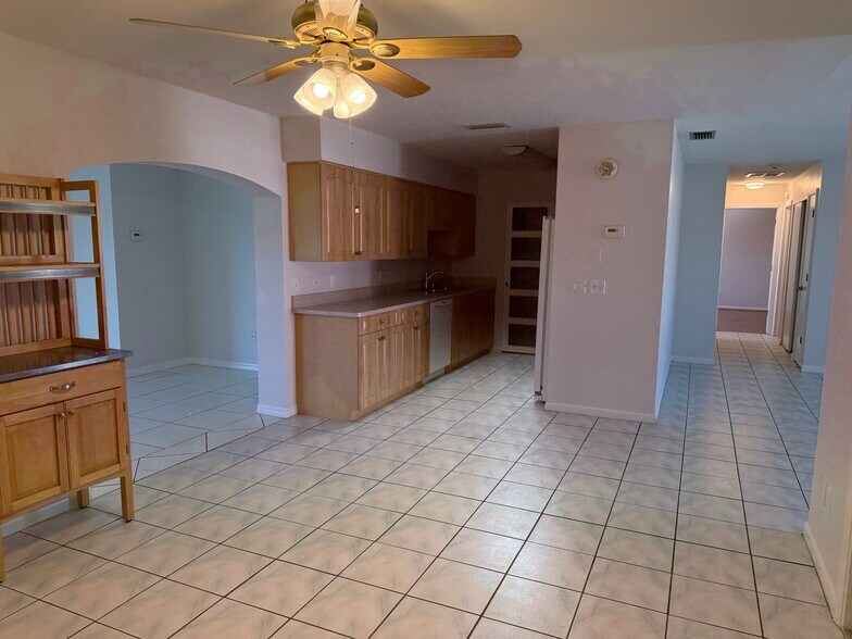 Building Photo - 1144 SE 32nd Ter