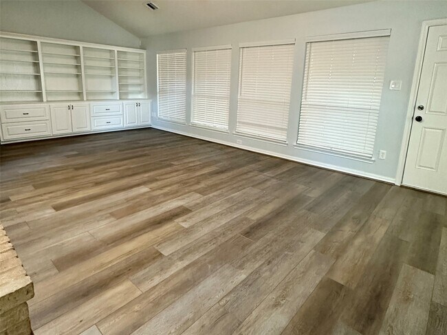 Building Photo - 15711 4 Leaf Dr