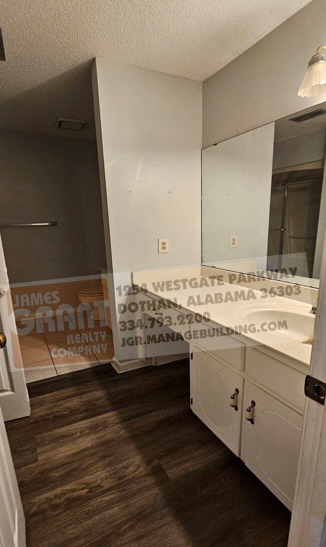 Building Photo - 211 Plantation Rd