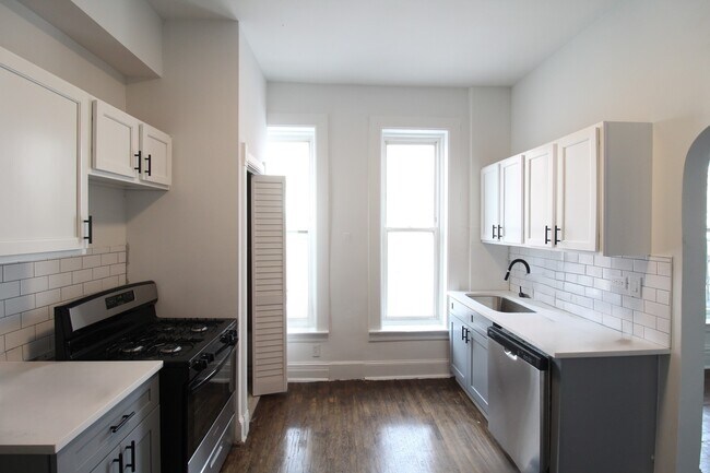 Building Photo - 1362 N Bosworth Ave