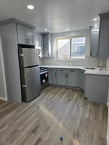 Building Photo - 716 E 58th St