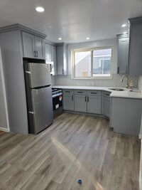 Building Photo - 716 E 58th St