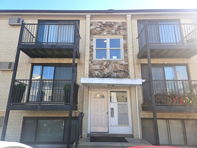 Building Photo - 5113 N East River Rd