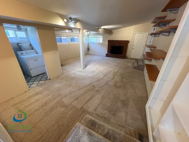 Building Photo - $4,995 - Beautiful 3/2 Bath Home Tucked Away in Prime Santa Clara's Location