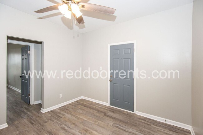 Building Photo - 1329 E Market St