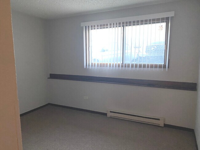 Building Photo - 520 Parkview Ln