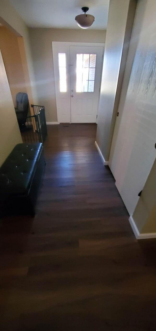 Building Photo - 2032 Meadowside Ln