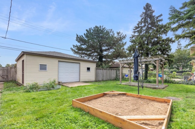 Building Photo - 1522 Elgin Ave