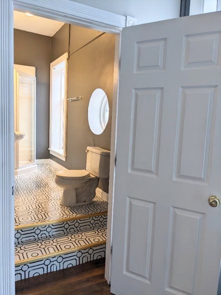 Building Photo - 346 S Rose St