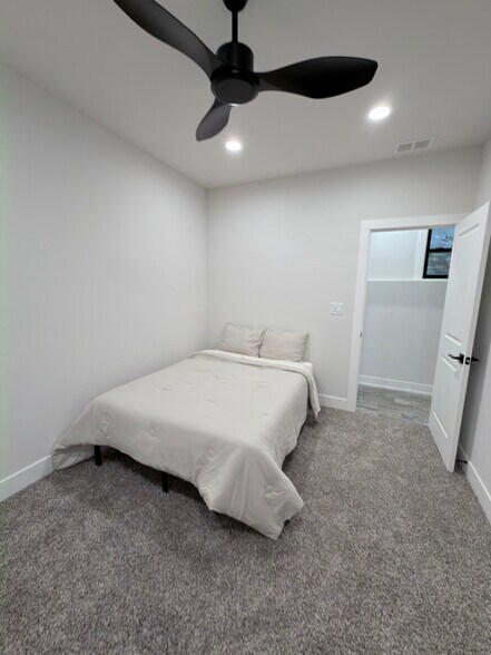 Building Photo - 6530 S Champlain Ave