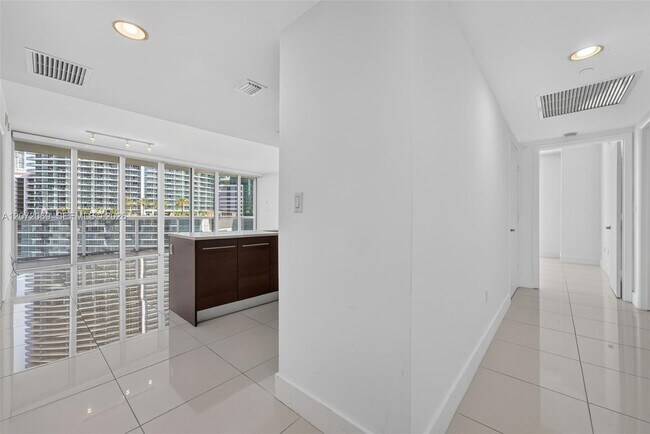 Building Photo - 465 Brickell Ave