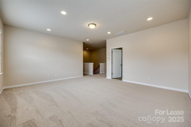 Building Photo - 327 Hawks Creek Pkwy
