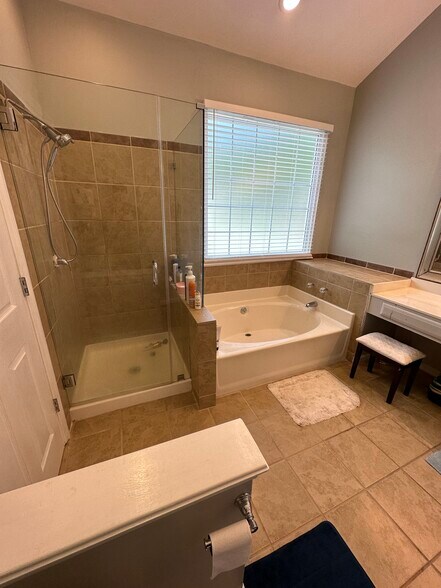 Building Photo - 121 Candleberry Cir