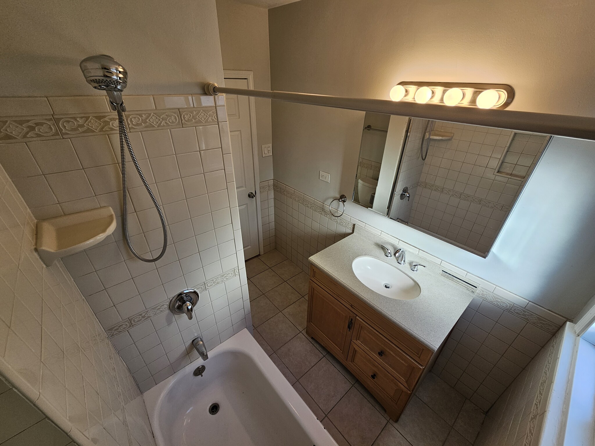 Building Photo - 501 Macdonald St