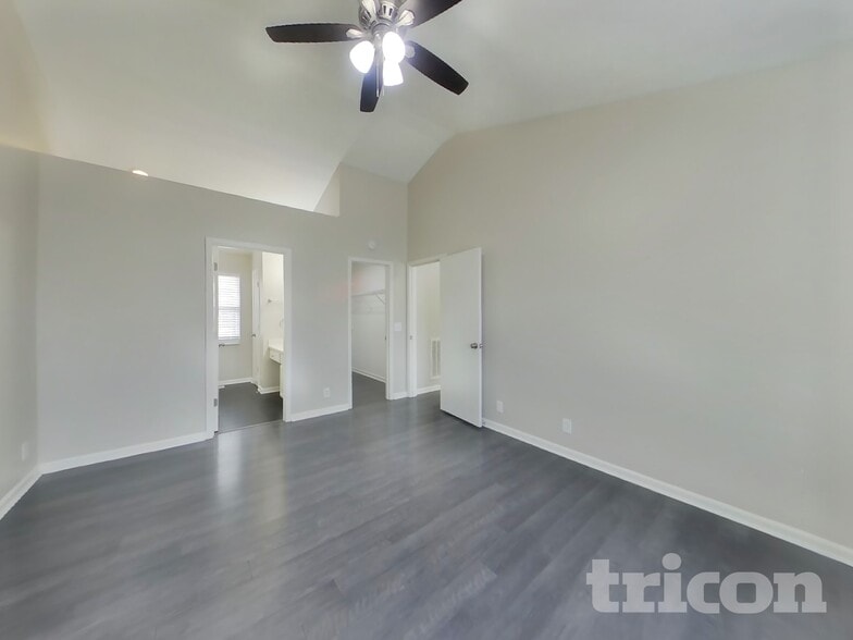 Building Photo - 716 Sweetwater Cir