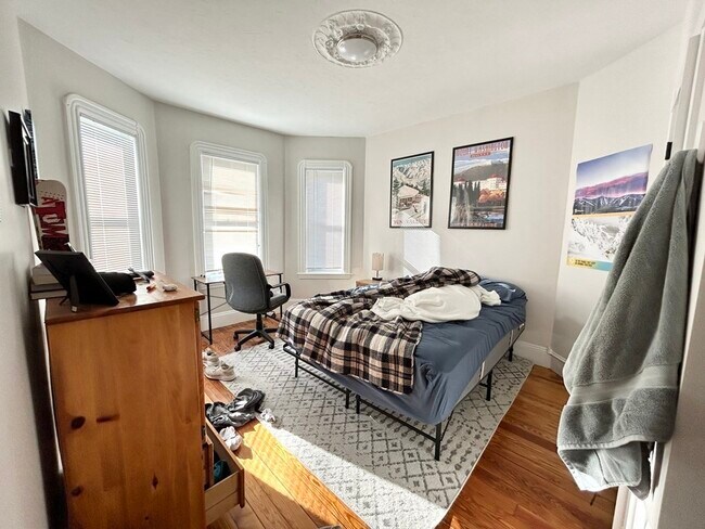 Building Photo - 74 Marine Rd