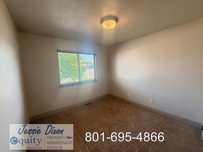 Building Photo - 5725 Brook Cir